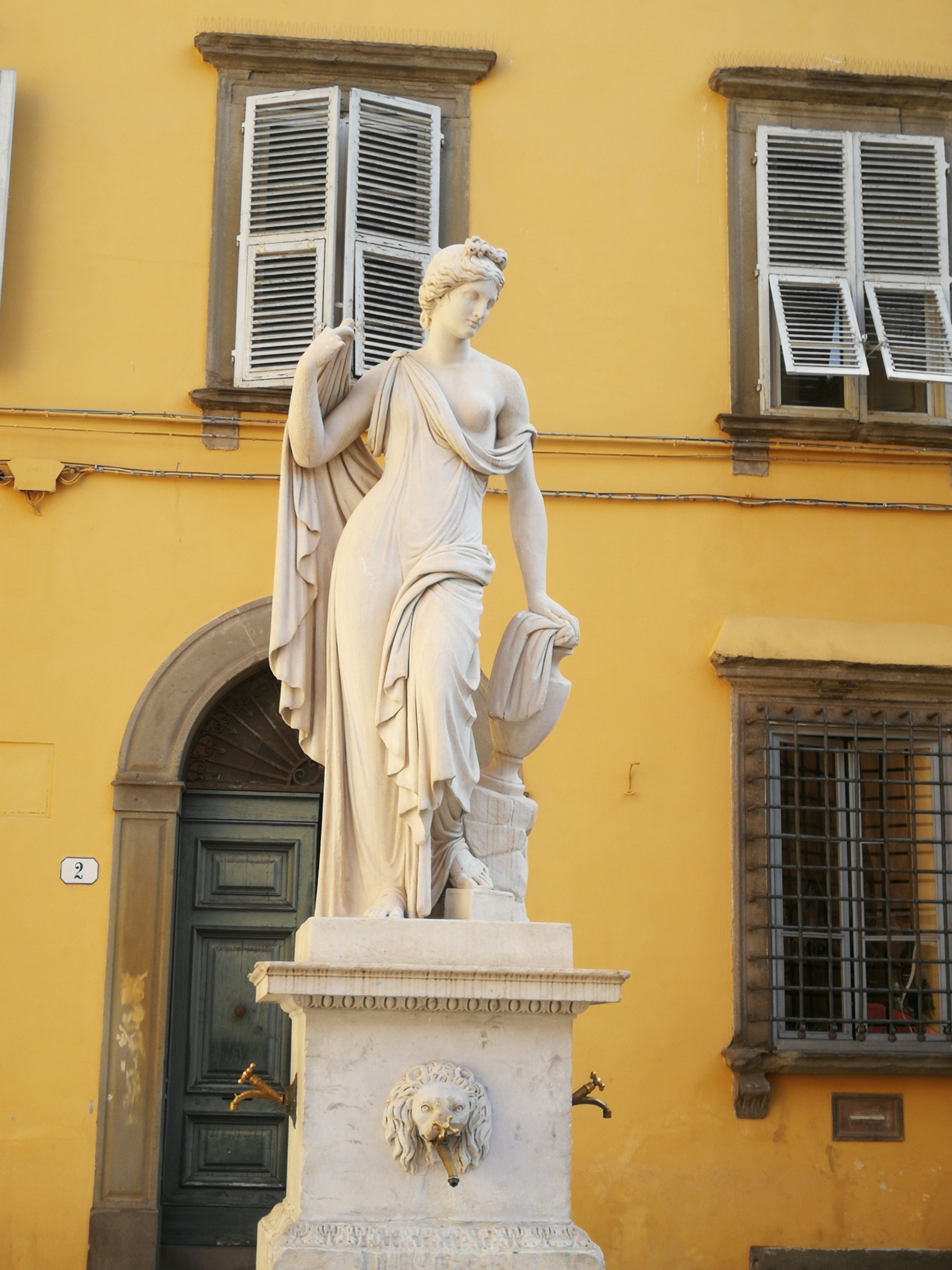 Un tour nel centro della città di Lucca con visita ai suoi splendidi palazzi signorili