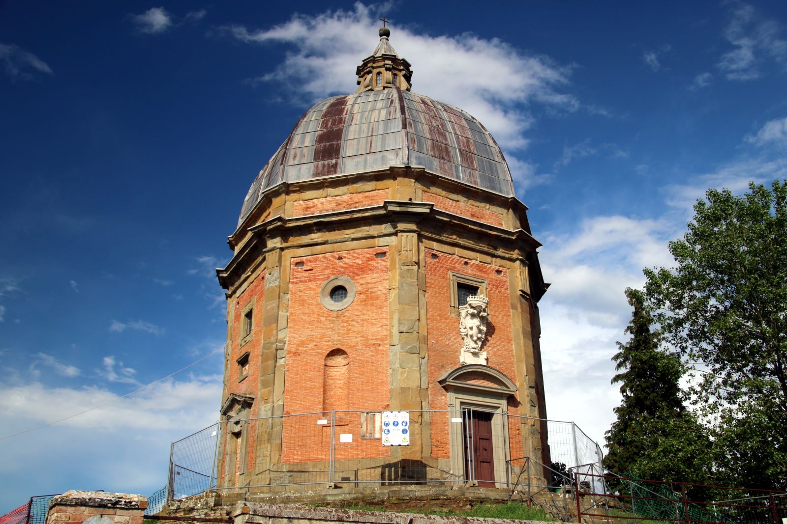 Temple of Santo Stefano della Vittoria, Pozzo della Chiana
