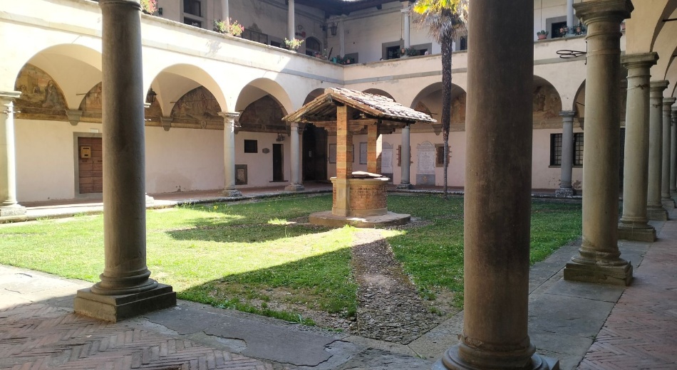 Cloître de l'église de San Francesco à Castiglion Fiorentino