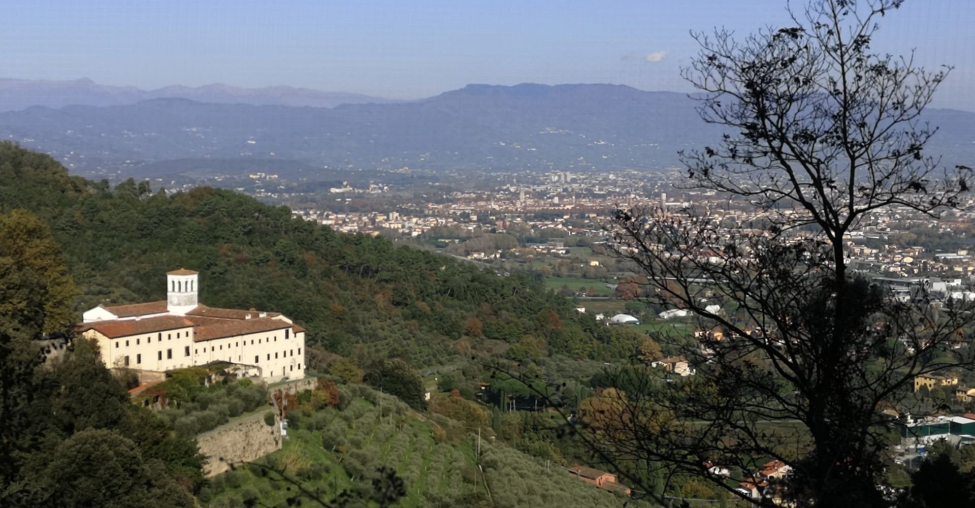 veduta della Piana di Lucca dal convento di san Cerbone suol Monte Pisano