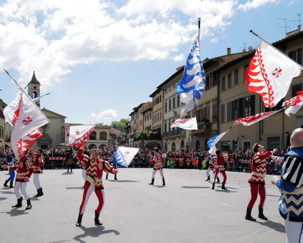 Foto del grupo de los Ostentadores de banderas de los Pueblos y Distritos Florentinos