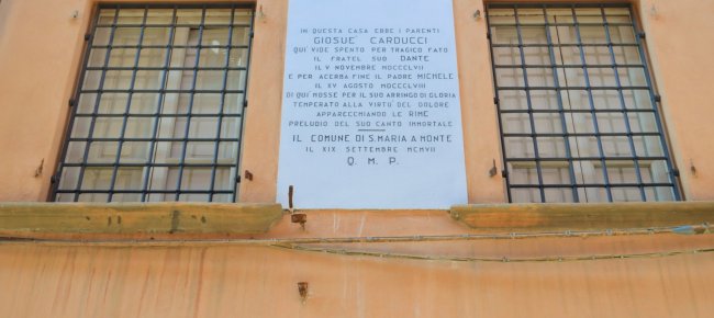 The plaque commemorating the presence of the Carducci family in Santa Maria a Monte
