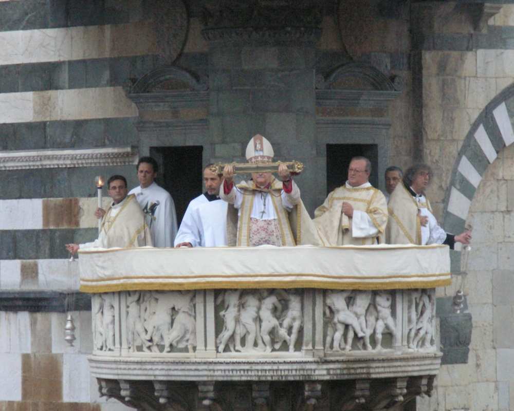 Display of the Sacra Cintola