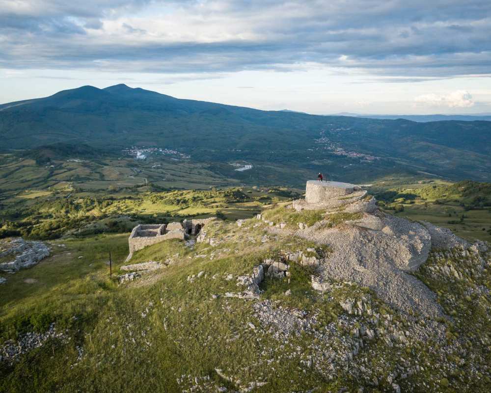Die Torre Giurisdavidica auf dem Monte Labbro