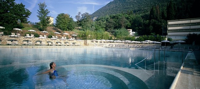 Grotta Giusti, la piscina exterior