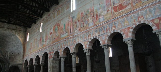 Fresken auf der linken Seite