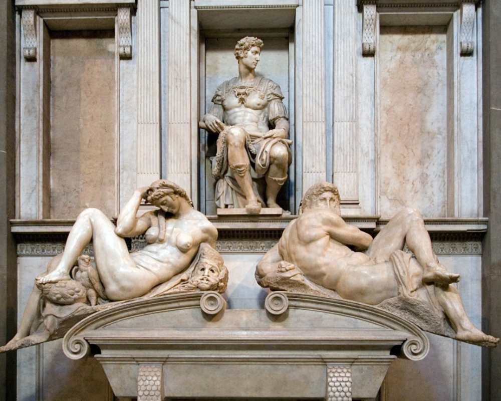 La tumba de Giuliano de los Medici con las estatuas de El Día y la Noche