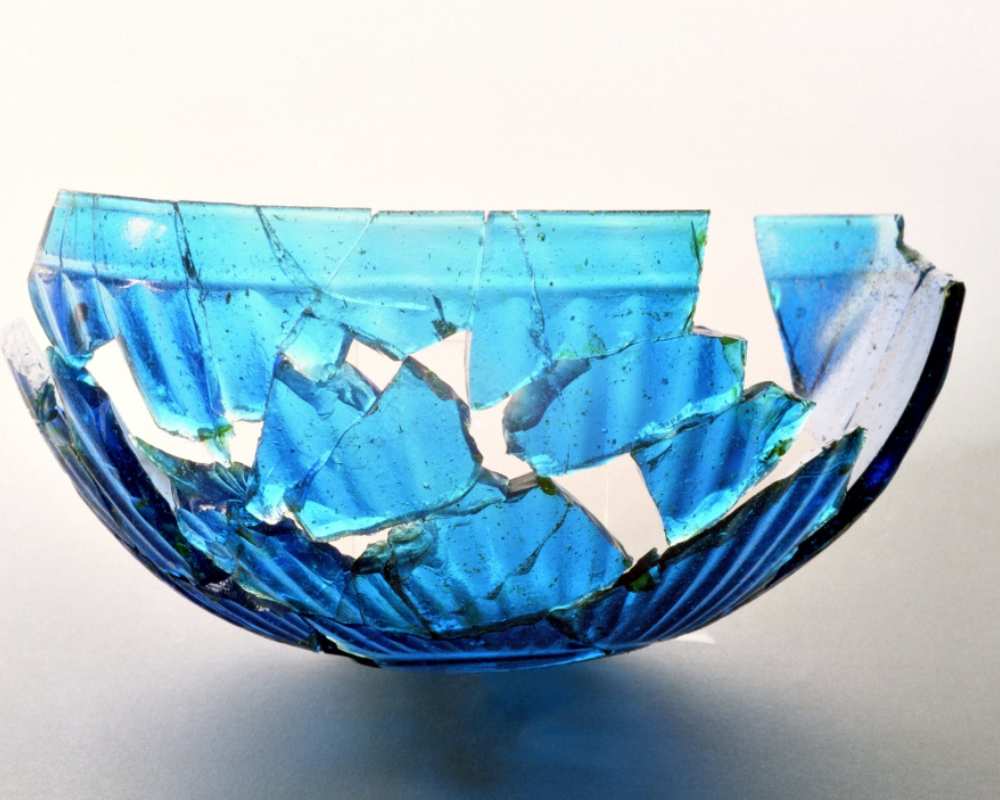 Etruskische türkisfarbene Glasschale im Archäologischen Museum von Artimino