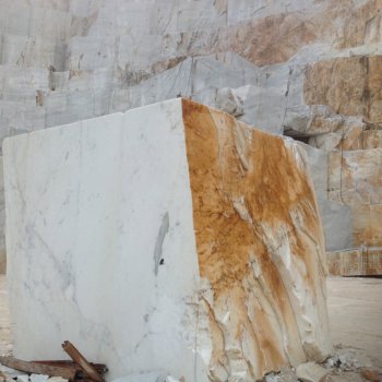 Extraction de marbre dans les tunnels