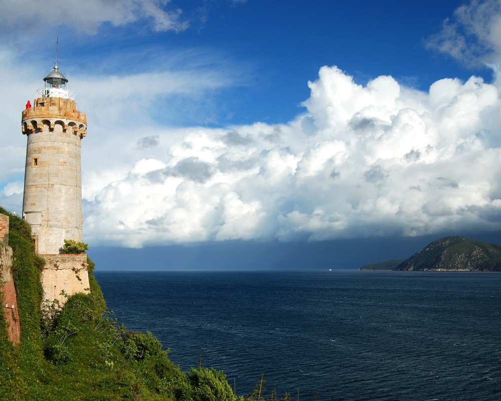 El faro del Forte Stella en Portoferraio, Isla de Elba