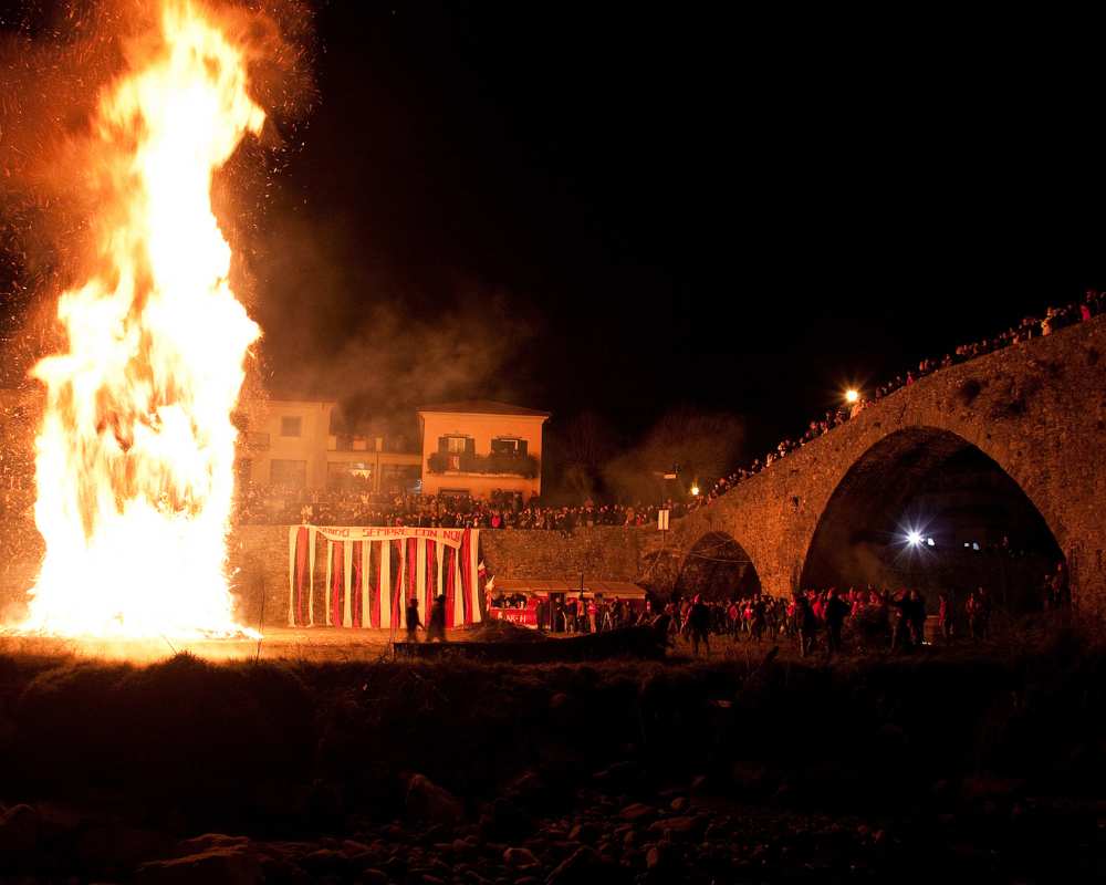 Festivals du feu, Pontremoli