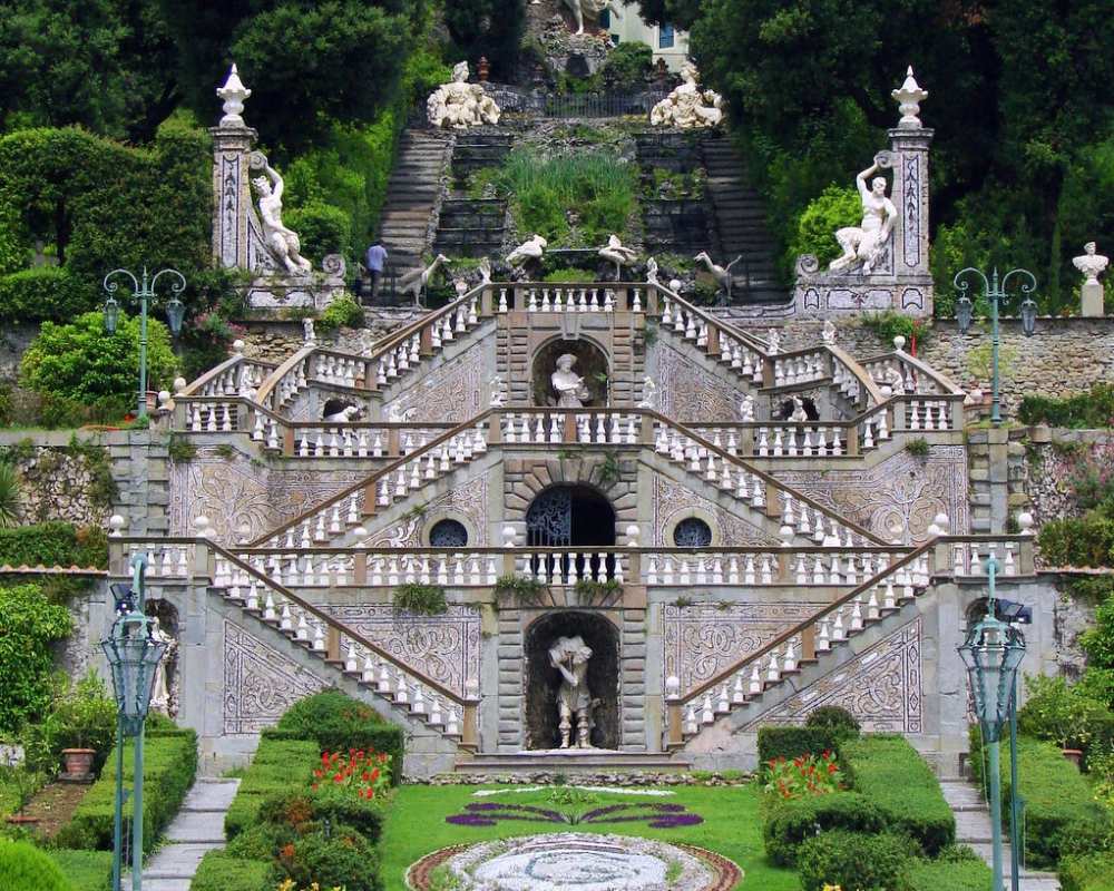 Villa Garzoni, escaliers