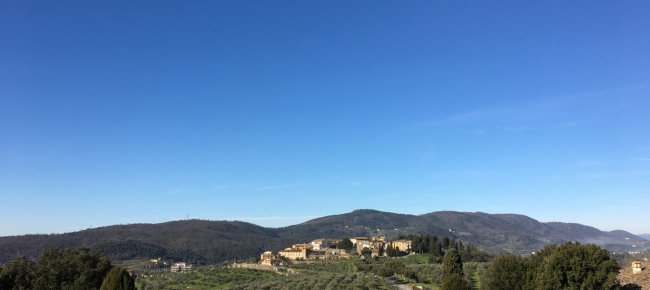 La vista del borgo di Artimino dalla Villa
