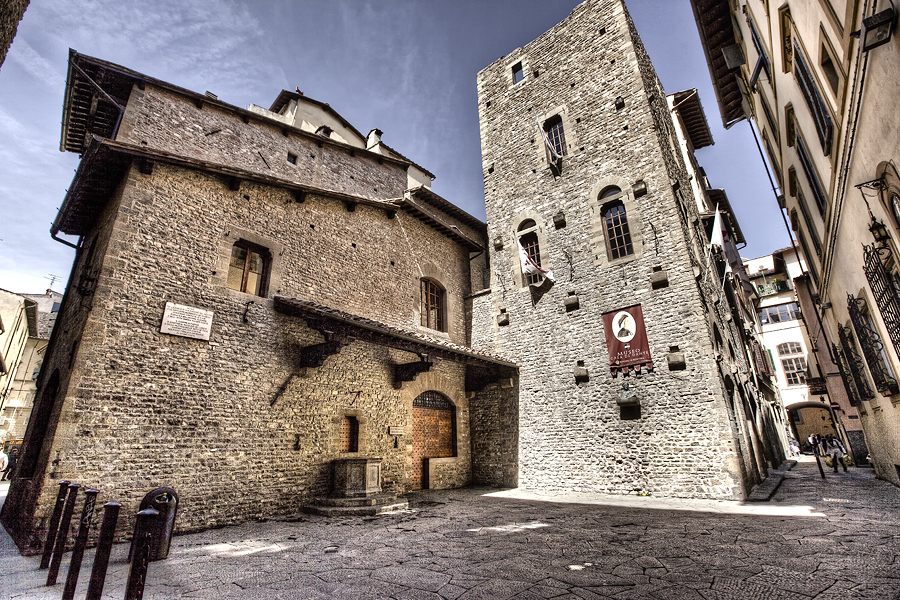 Love route in Tuscany: Dante's church