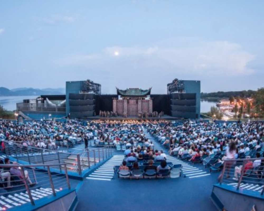 Das Open-Air-Theater in Torre del Lago, Gebiet von Viareggio