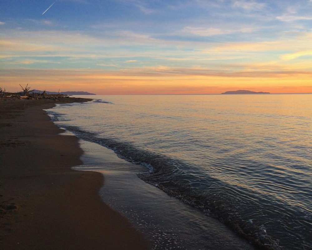 Sonnenuntergang am Strand von Principina a Mare im Parco della Maremma