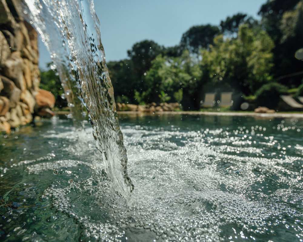 Das wohltuende Wasser des Gebiets von Sassetta