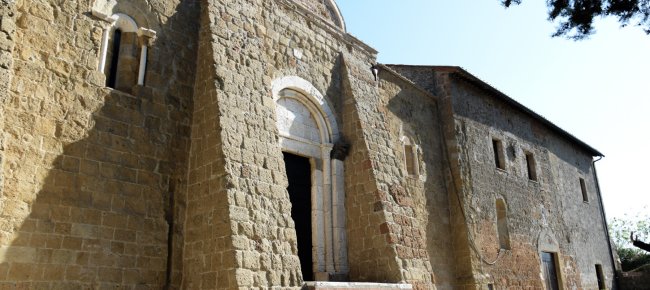 Cattedrale di Sovana, facciata