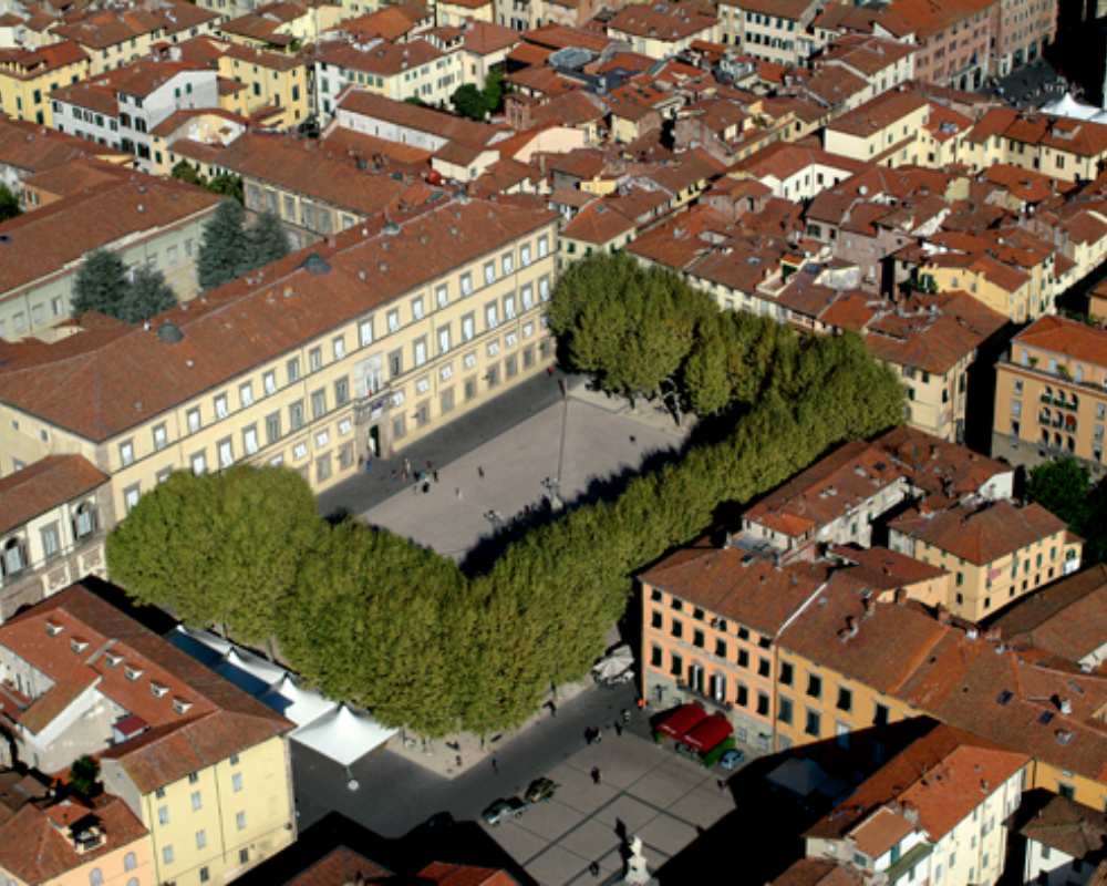 Die Piazza Napoleone aus der Luft gesehen