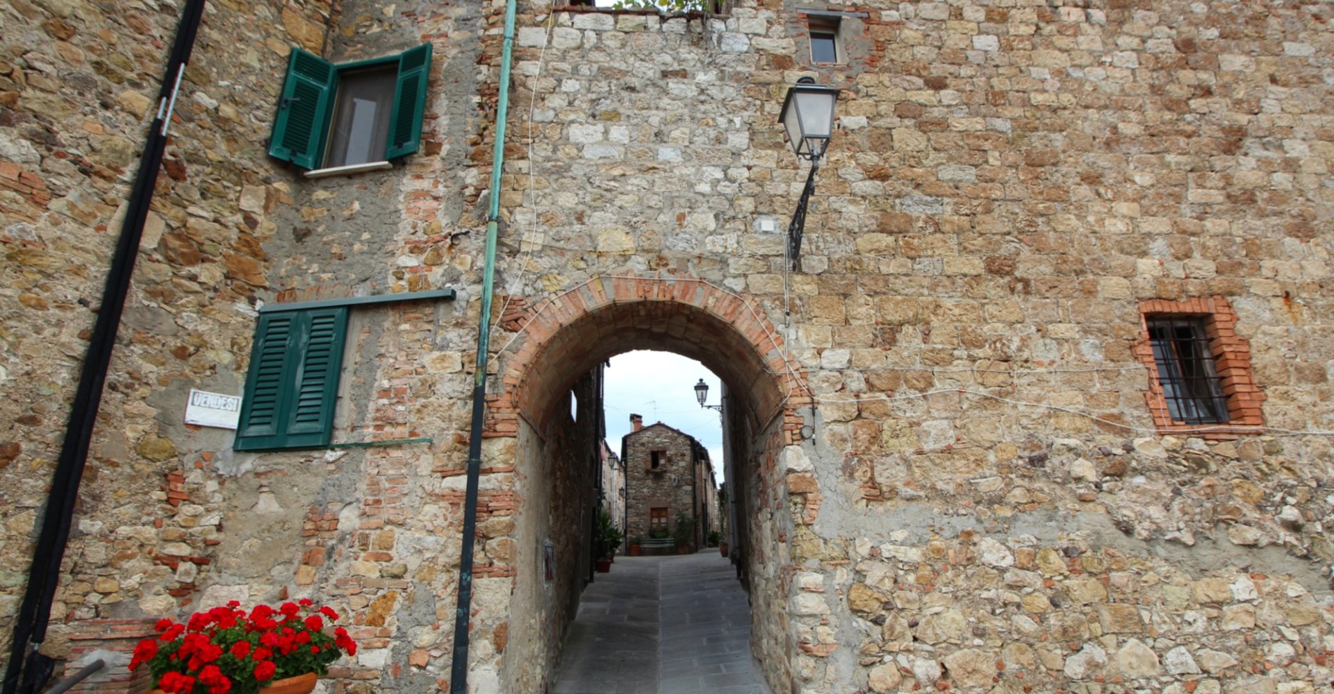 Puerta de Canneto en Monteverdi Marittimo
