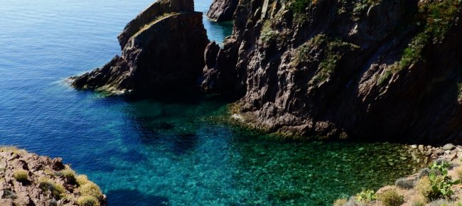 Das kristallklare Meer der Insel Capraia