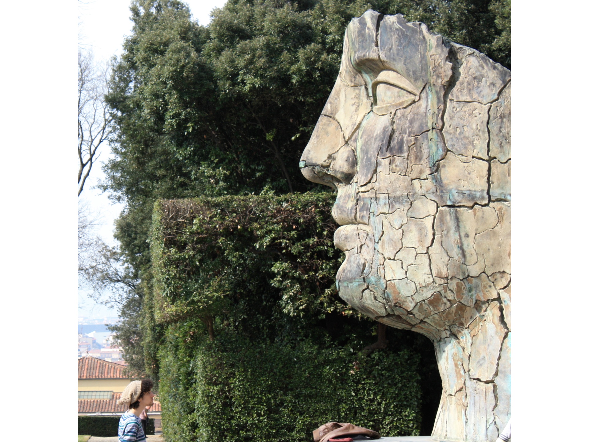 Die Skulptur des Künstlers Mitoraj im Boboli-Garten