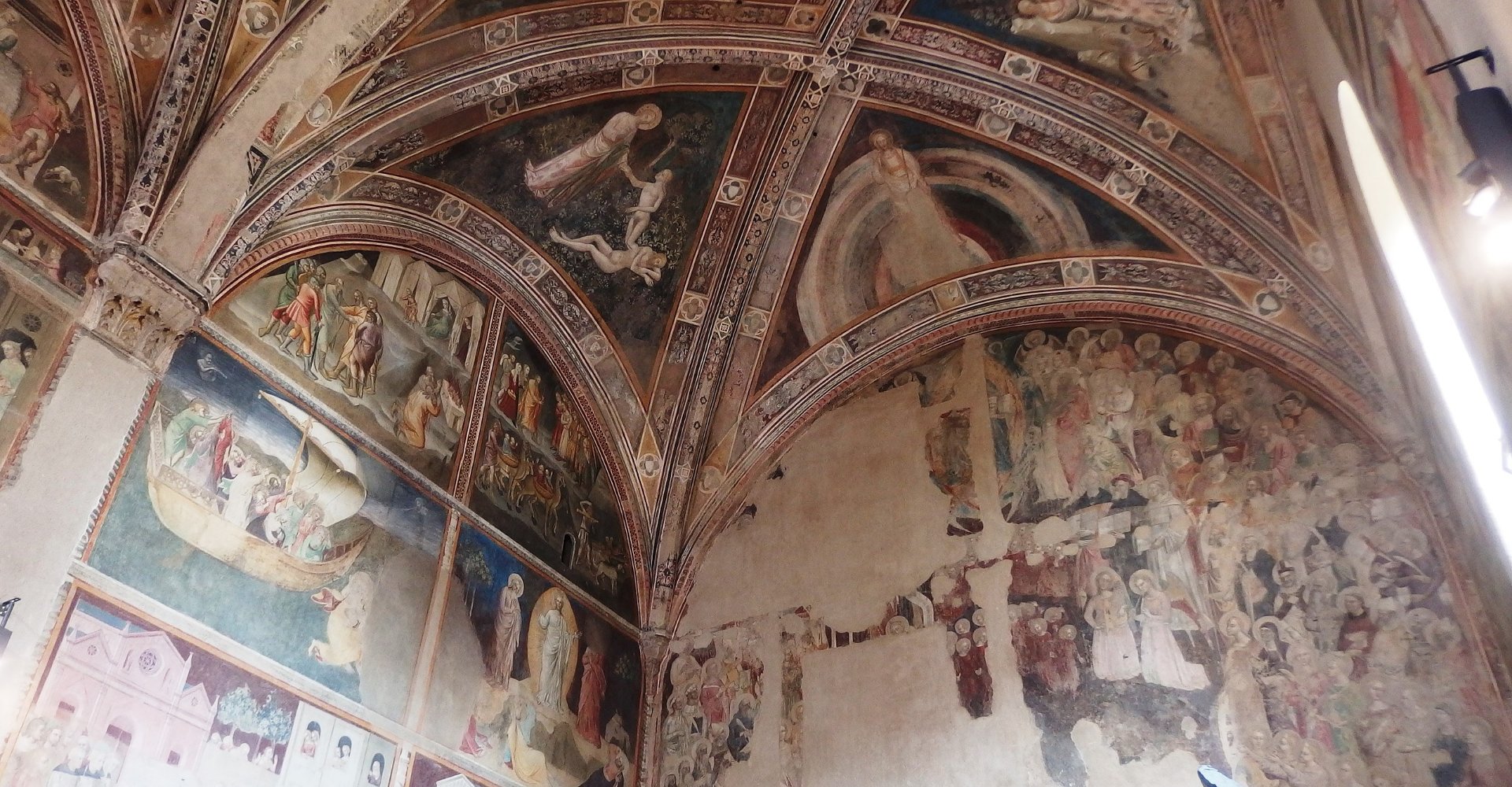Iglesia de la Tau de Pistoia y sus frescos