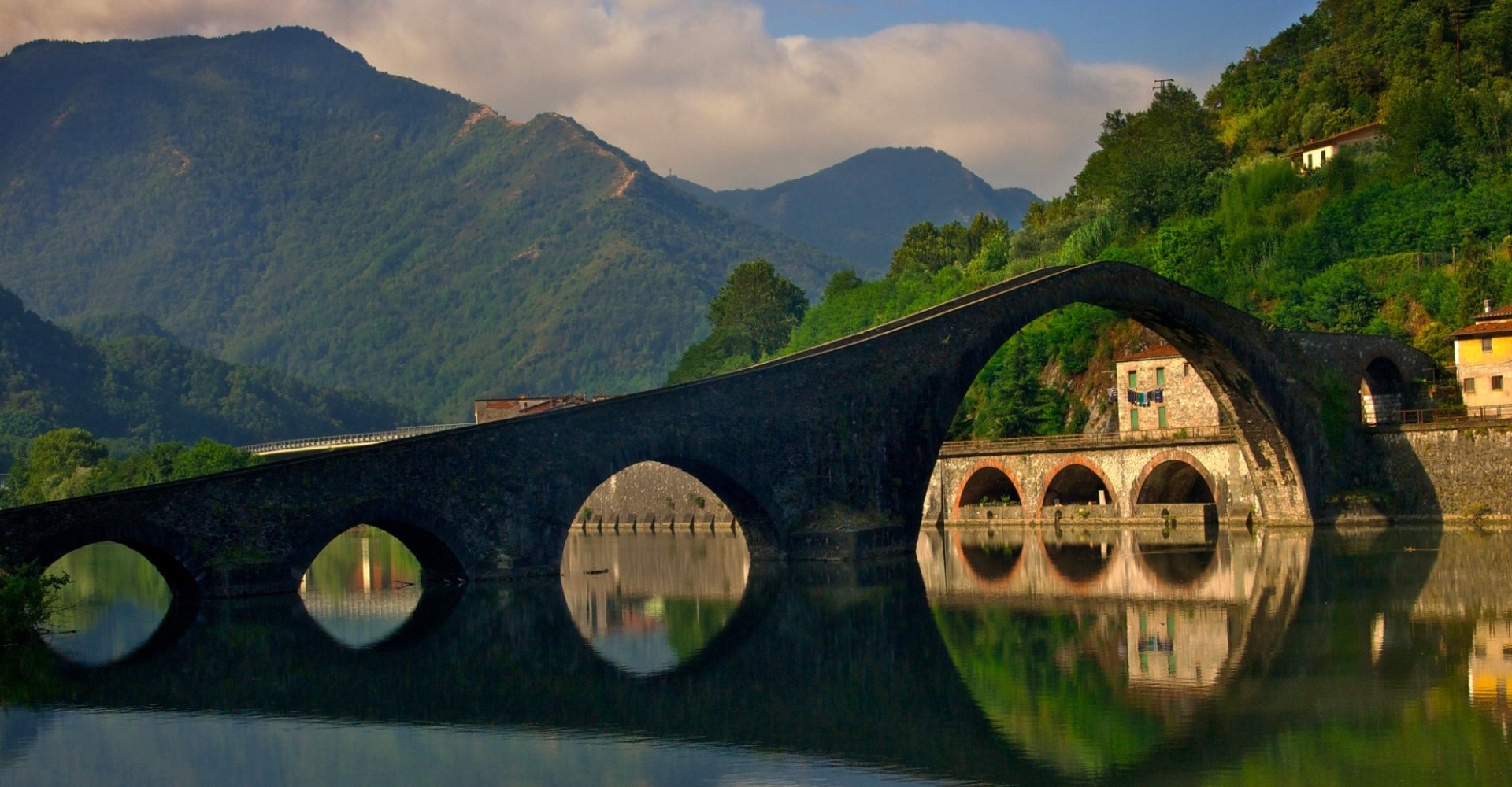 Puente Magdalena en Borgo a Mozzano