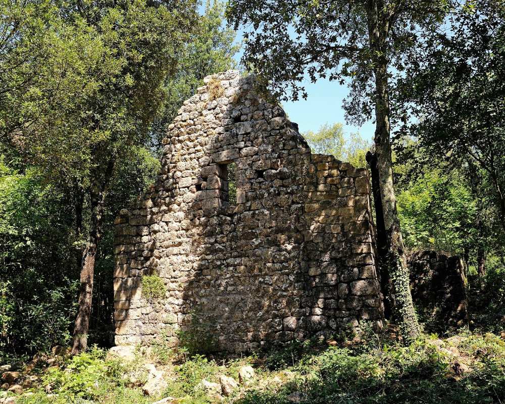 Ruinen im Naturschutzgebiet von Castelvecchio