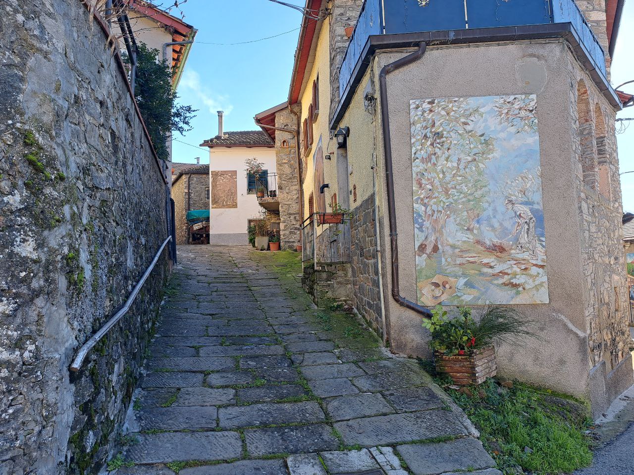 In the alleys of Lizzano Pistoiese, the village of graffiti