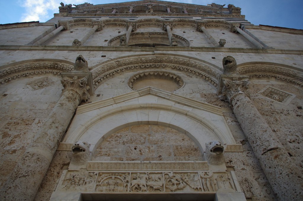 La fachada de la Catedral San Cerbone