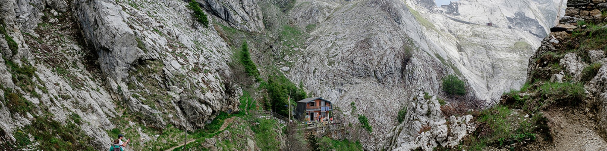 Sentiero Vandelli, rifugio Conti, Alpi Apuane
