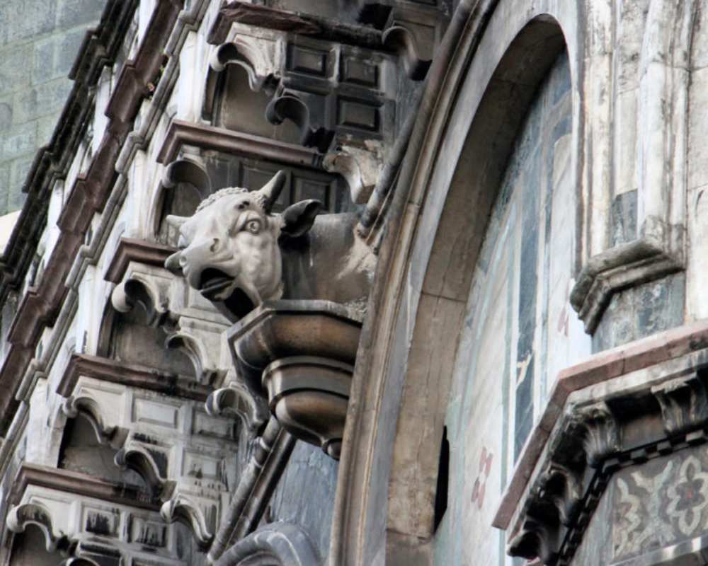 La testa di toro sul Duomo di Firenze